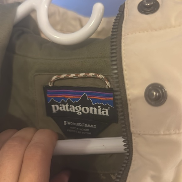 Patagonia Bivy Vest-Down Filled-Green + Cream with hood + snaps- size small - Picture 4 of 4